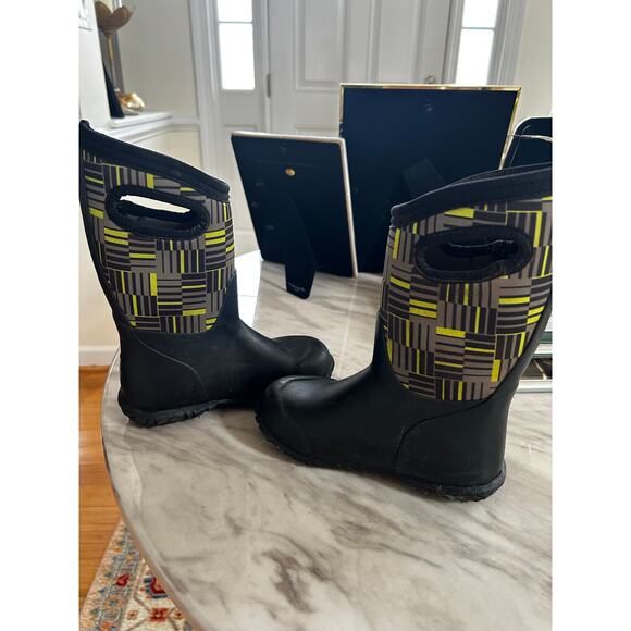 Bogs Kids Size 13 Black & Multi Color Green Printed Rain Boot - Picture 6 of 11